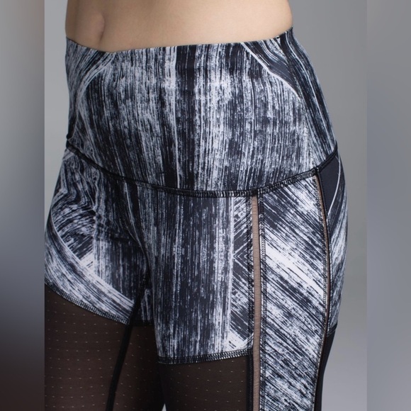 Lululemon Hot To Street Pant Heat Wave White Black Black Sheer Mesh Sz 2 - Picture 13 of 16